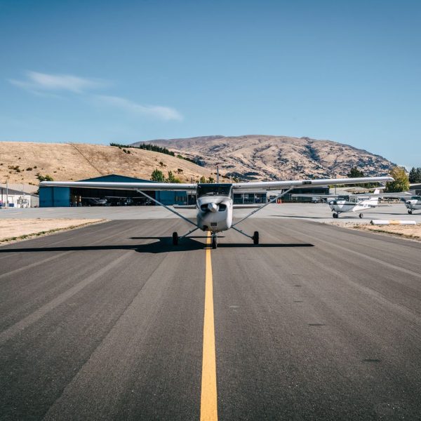 Cessna C172 taxi at Wanaka Airport